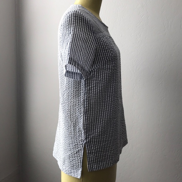 The Hanger Med. Blue/White Striped Seersucker Top - Picture 4 of 8